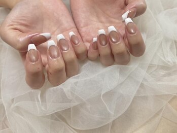 ザラボアングゥ(The Labo ungu)/マグネット×フレンチネイル