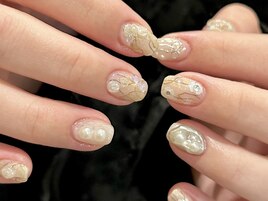 淡色ニュアンスネイル