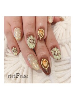 リリフリー(riri Free)/ひまわりネイル