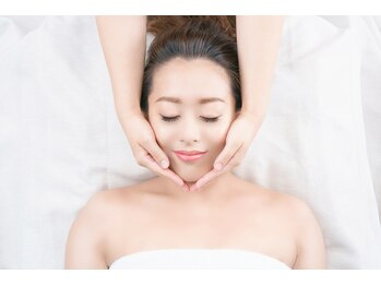 メゾンビューティーフェイス 梅田阪急グランドビル店の写真/毛穴汚れを丁寧にケア。リラックスしたいあなたへ。目指せ素肌美人★◎