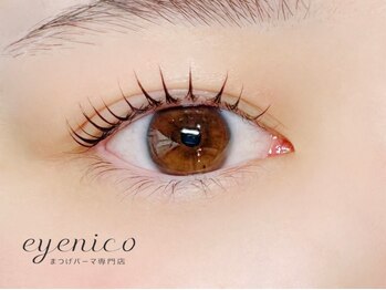 アイニコ 梅田店(eyenico)の写真/半個室の空間で施術!人目を気にせずリラックスしながら施術が受けられる人気のまつげパーマ専門店