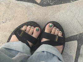 足元映えする深みグリーン♪