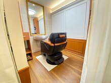 ワイズバーバー ギンザシェービングラウンジ(Y's BAR BER GINZA Shaving LOUNGE)の雰囲気（半個室のプライベート空間です）