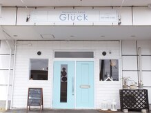 リラクゼーションサロン グリュック(Gluck)の雰囲気（水色の扉が目印☆自然光が差し込む店内でホッと一息）