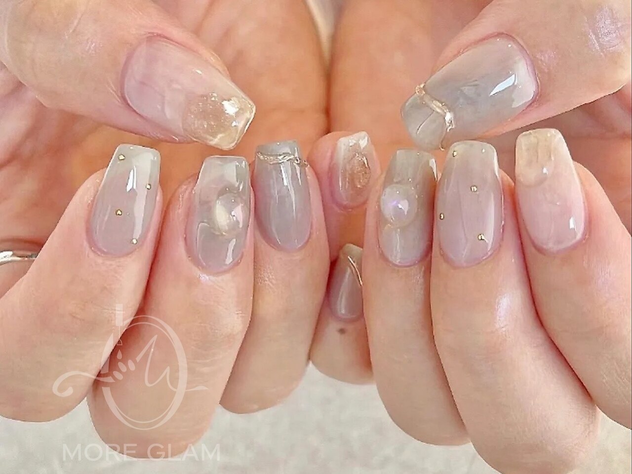 89 ネイルチップ ニュアンス うねうね ミラー うる艶 ちゅる