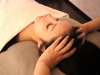 サロン ド リリー(Salon de Lily)の写真/《ドライヘッドスパ専門店》頭皮,筋膜をゆっくり魔法のタッチでほぐし、気づけば夢の中★大人気60分¥6300～