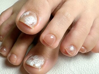 ネイル アンチュ(Nail Anchu)の写真/足元もお洒落に☆うるつやな魅せる足元を開放しませんか？丁寧なケアと似合わせカラー、デザインをご提案♪