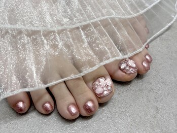 ナナネイル(07nail.)の写真/足元から気分アップ!夏はフットネイルがオススメ♪トレンドカラーでオシャレな足元に★
