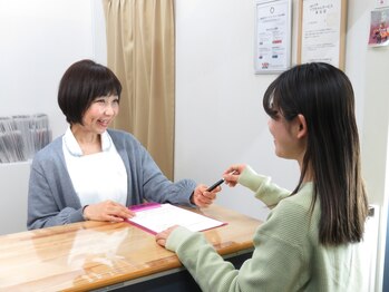 ひなた鍼灸接骨院/受付の山品です★