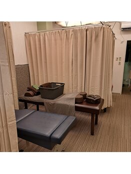 もみほぐしラクア 和光店(もみほぐしRakua)/カーテンで仕切られています