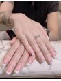 ナレル ライカム(NARERU) フレンチネイルはベースカラーを追加して王道デザインに♪