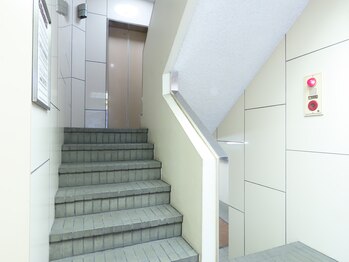 リスブラン 日本橋小伝馬町店/ビルのエントランスです◎