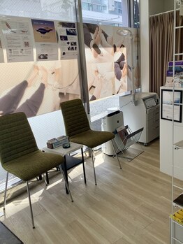 リゼラアンドコー 御茶ノ水店/《店内待合席》