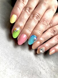ちゅるんカラフルネイル
