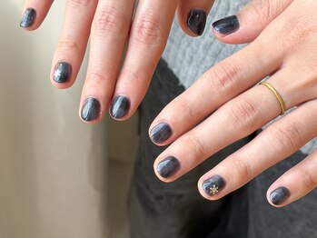 ワンアンドオンリー(One&Only)/深めブルーニュアンスネイル