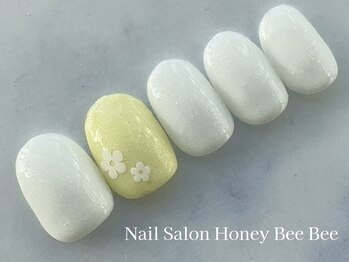 ハニービービー(Honey Bee Bee)/シンプルフラワーネイル