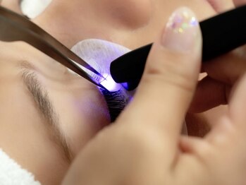 モネ(Moune.)の写真/【話題のLEDマツエク導入店】マツエクの持ちが悪くお悩みの方に◎汗・水にも強く、綺麗を長持ち★