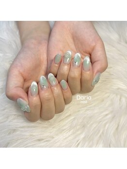 ダリア(Daria)/グリーンのチークネイル