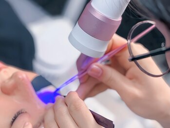 ユナビ 池袋東口(Yunabi)の写真/秒速硬化と超持続力の最新技術☆【話題のLEDエクステ導入！】水や汗に強いLEDエクステはキープカ抜群