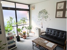 コツコツ整体の雰囲気（待合、ここでカルテを書いて頂きます。）