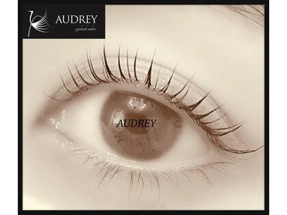 オードリー(AUDREY)の写真