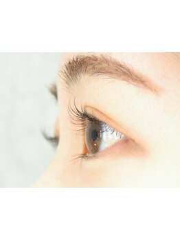 ナチュラル上品な目元にしたい