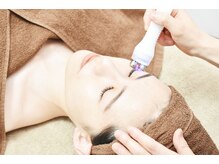 スリース(threes)/目元のシワ・たるみケア