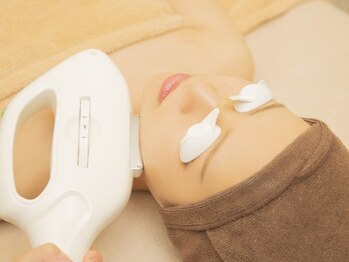 サラティアラ(SaraTiara)の写真/《パーツ脱毛1回￥2200～》　丁寧な施術が好評!気になる部分を集中ケアで、あなたの美しさを引き出します◎