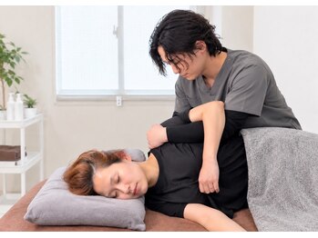 クレスト(CREST)の写真/人気No.1メニュー♪《猫背.首肩こり.スマホ首》を整えてお顔のフェイスラインや輪郭をグッと引き上げます☆