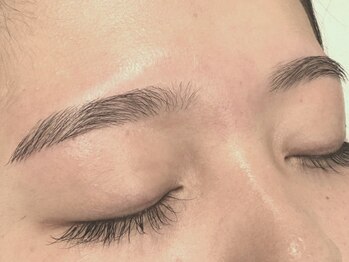 アールプラス 新宿(ar+)の写真/【新宿,アイブロウ】眉毛のお手入れは垢抜けに★眉毛ワックスで、ナチュラルなのに惹きつけられる目元に♪