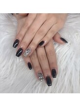 ナキ(NAKI)/黒×キラキラ