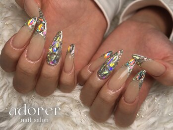 アドレ(adorer)の写真/【長さ出し×持ち込みデザイン】ロングネイルもパーツも相談OK♪華やかな指先をadorerで叶える