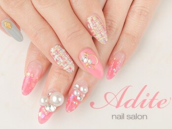 ネイルサロン アディーテ(nail salon Adite)の写真/[梅田/北新地]定額♪Art2本乗せ放題スカルプ¥8910コース★ジェルオフ&Art込¥7700もご用意!嬉しい丁寧ケア付