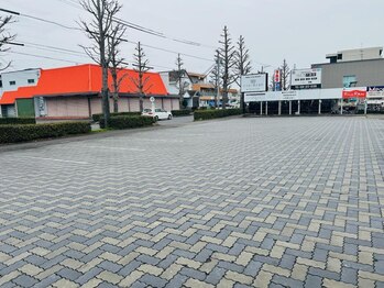 プリマプリート 各務原店/外観写真（駐車場）