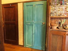 アリスの扉(ALICEの扉)/美容室の中にあります！