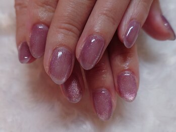 透明感あるマグネットネイル