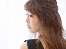 クラシック(CLASSIC)/横顔のパッチリした目力が魅力的