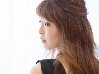 クラシック(CLASSIC)/横顔のパッチリした目力が魅力的