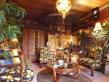 タイ式マッサージとカイロのタカスミの雰囲気（店内はアジアン雑貨や、古い和家具で織りなす癒し空間♪）