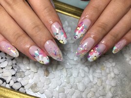 可愛らしいフラワーフレンチ