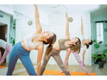 ピラティスやヨガ、フラフープ教室など定期的に開催しております