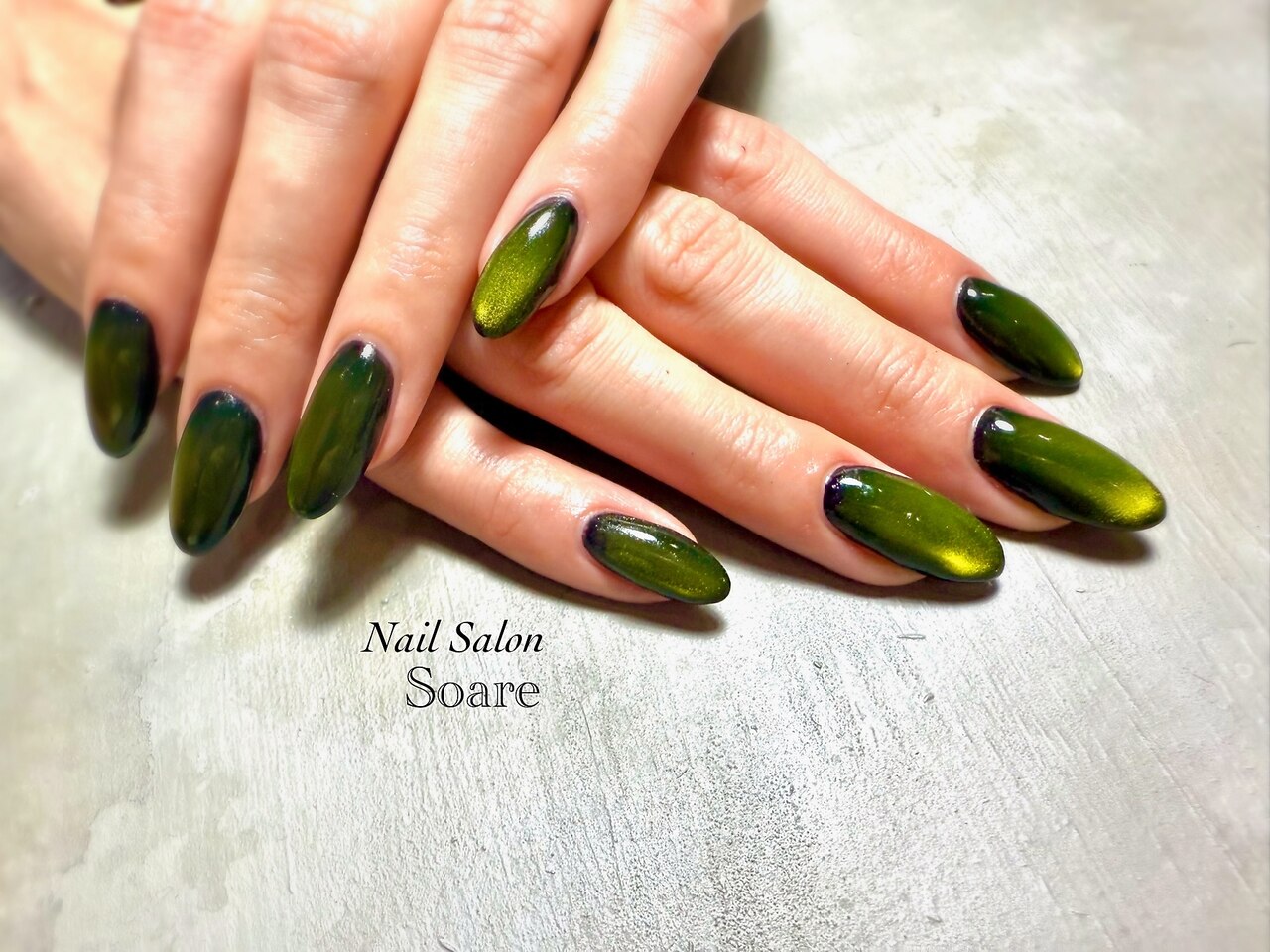 2025年-2026年冬トレンド】グリーン オフィスのネイルデザイン集｜人気