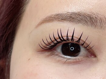 エヌアイズ(neYES!)の写真/＼自然な明るさとボリューム感を演出／マツエク×まつげパーマのいいとこどり《&Healthy》がオススメ♪