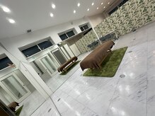 リアン 薬院店(Lien)の雰囲気(清潔感のある広い店舗。マンツーマンで贅沢に使っていただきます)