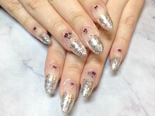 ラウト デコレーションアンドネイルサロン(Lauto Decoration&Nail Salon)/シルバーラメグラネイル