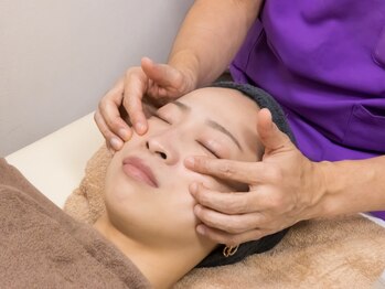 ライズボディ(Rise Body)の写真/フェイスラインや頭の大きさがみるみる変化！高技術の手技が幅広い年齢層に人気♪小顔美人でいたい方に◎