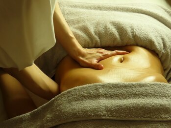 オイルケアサロンヴィハーラ (Vihara)の写真/腸セラピーでインナーケアすることで睡眠の質UP!大人気ハイパーナイフ+オイルマッサージメニューに追加も◎