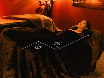 130°の癒し 大阪豊中本店/130°の姿勢での無重力施術
