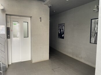 ラメンテ接骨院(Lamente接骨院)/マンション内通路