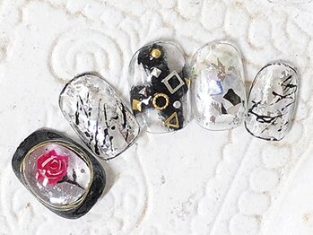 ネイルサロンレアリッチ 銀座店(Rare Rich)/「NAIL UP! 2019年9月号」掲載